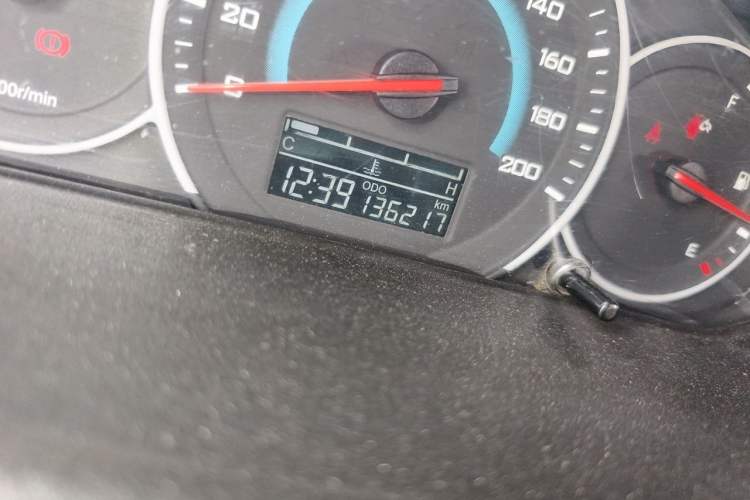 Used Wuling Rongguang V 2016 1.2L Standard Version Odometer Close Up