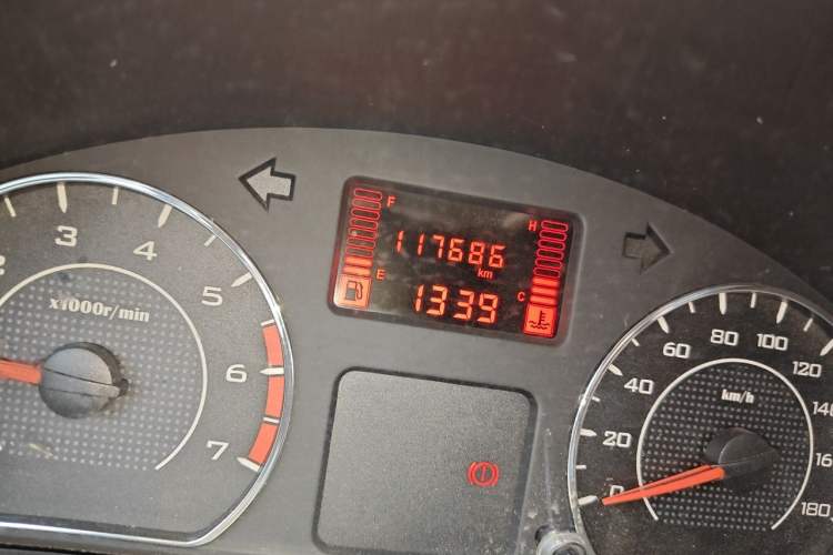 Used Wuling Rongguang V 2016 1.2L Practical Version Odometer Close Up