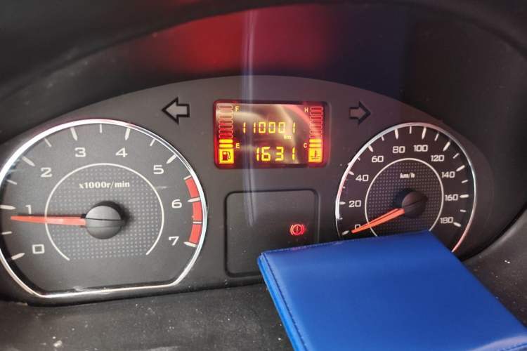 Used Wuling Rongguang V 2016 1.5L Practical Version Non-Power-Assisted Odometer Close Up