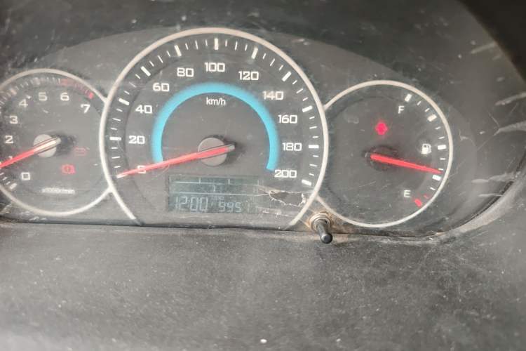 Used Wuling Rongguang V 2016 1.5L Standard Version Odometer Close Up