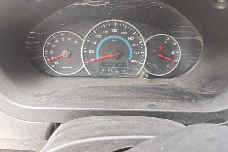 Used Wuling Rongguang V 2016 1.2L Practical Model Non-Power-Assisted Odometer Close Up
