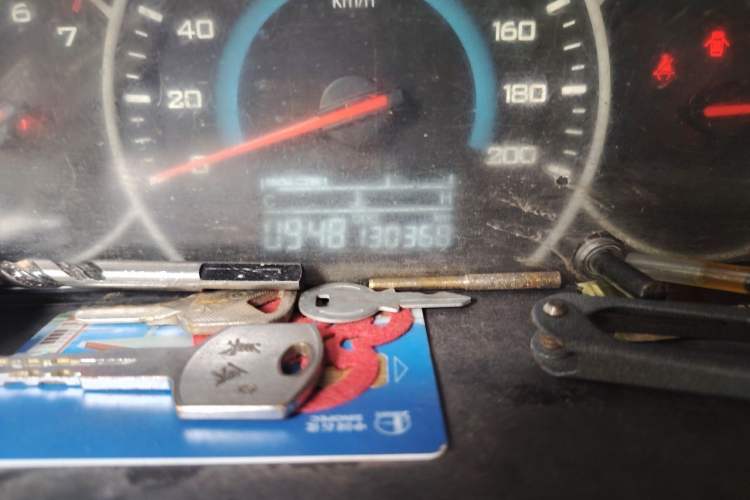 Used Wuling Rongguang V 2016 1.5L Standard Version Odometer Close Up