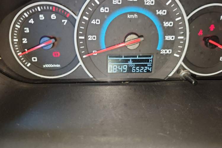 Used Wuling Rongguang V 2016 1.5L Standard Version Odometer Close Up