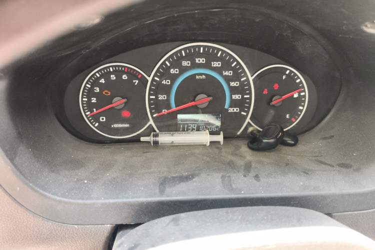 Used Wuling Rongguang V 2016 1.5L Standard Version Odometer Close Up