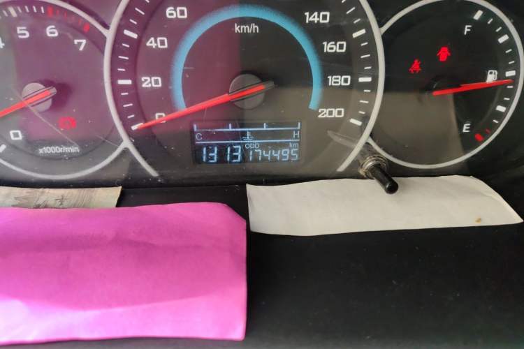Used Wuling Rongguang V 2016 1.5L Standard Version Odometer Close Up