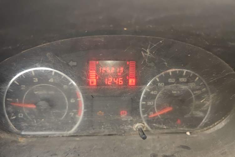 Used Wuling Rongguang V 2016 1.2L Practical Model Non-Power-Assisted Odometer Close Up