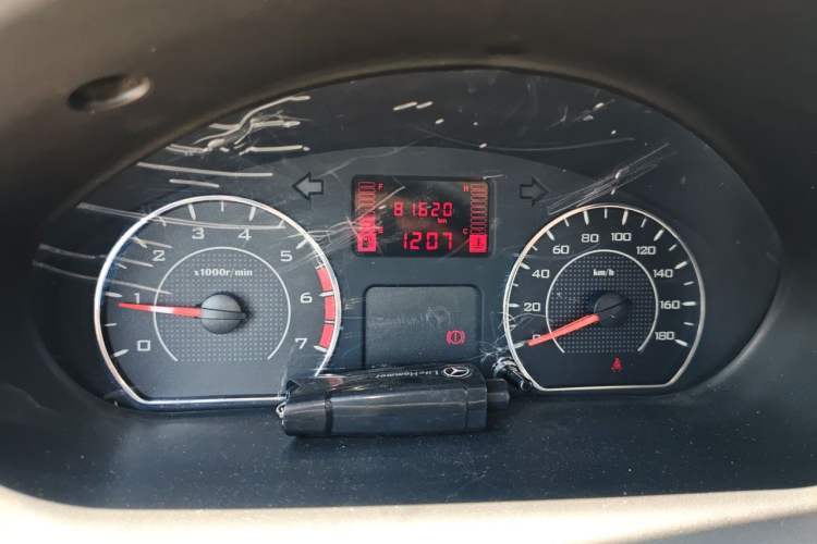 Used Wuling Rongguang V 2016 1.2L Practical Version Odometer Close Up