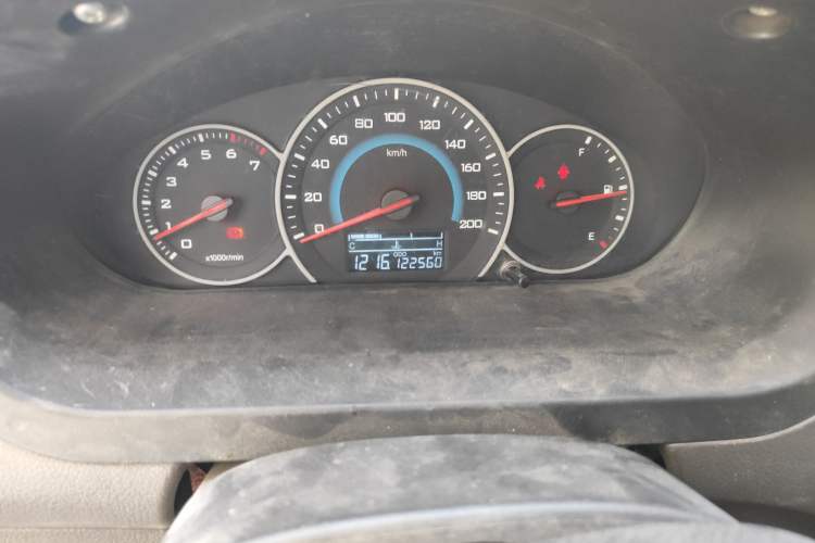Used Wuling Rongguang V 2016 1.5L Standard Version Odometer Close Up