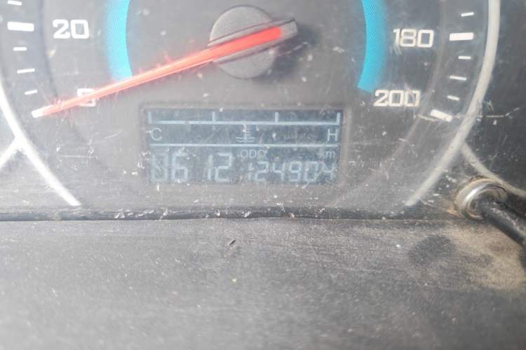 Used Wuling Rongguang V 2016 1.5L Standard Version Odometer Close Up