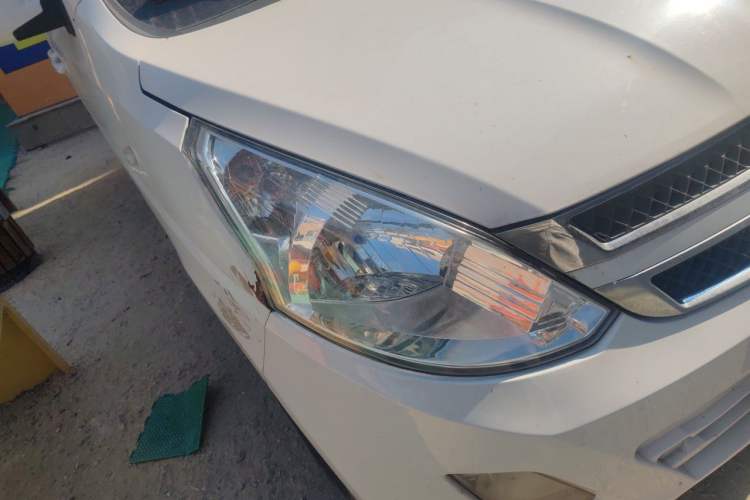 Used Wuling Rongguang V 2016 1.5L Standard Version Right Front Headlight