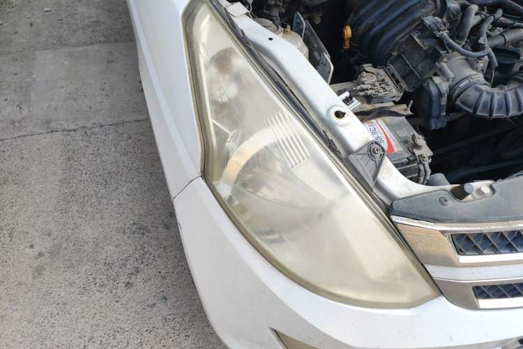 Used Wuling Rongguang V 2016 1.2L Standard Version Right Front Headlight