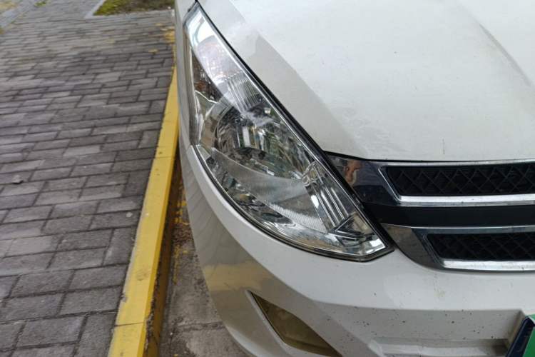 Used Wuling Rongguang V 2016 1.2L Standard Version Right Front Headlight