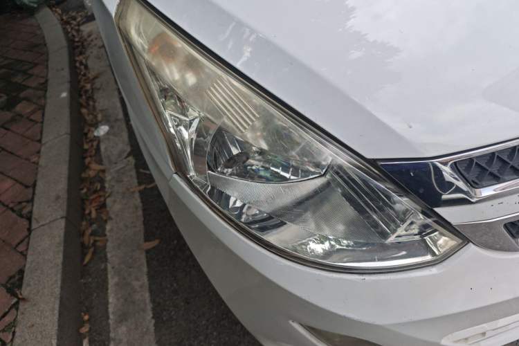 Used Wuling Rongguang V 2016 1.5L Standard Version Right Front Headlight