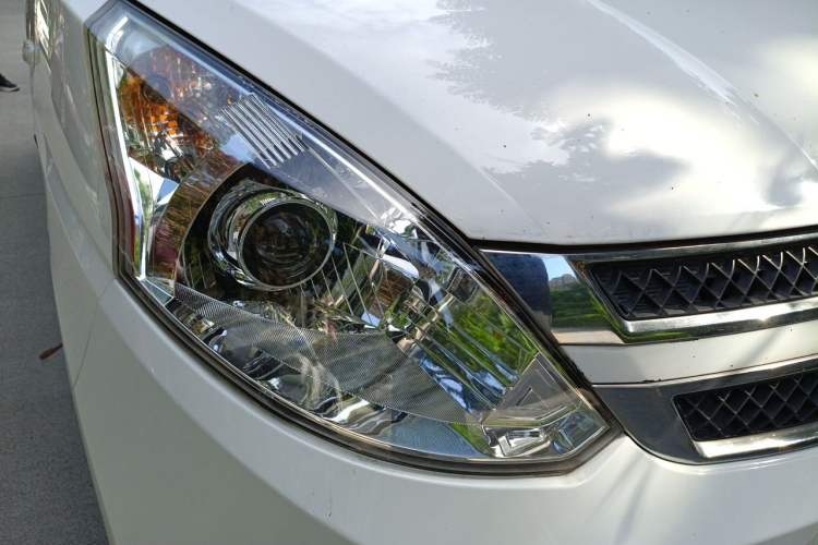 Used Wuling Rongguang V 2016 1.5L Standard Version Right Front Headlight