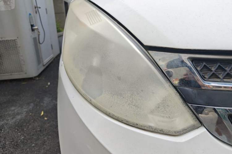 Used Wuling Rongguang V 2016 1.5L Standard Version Right Front Headlight