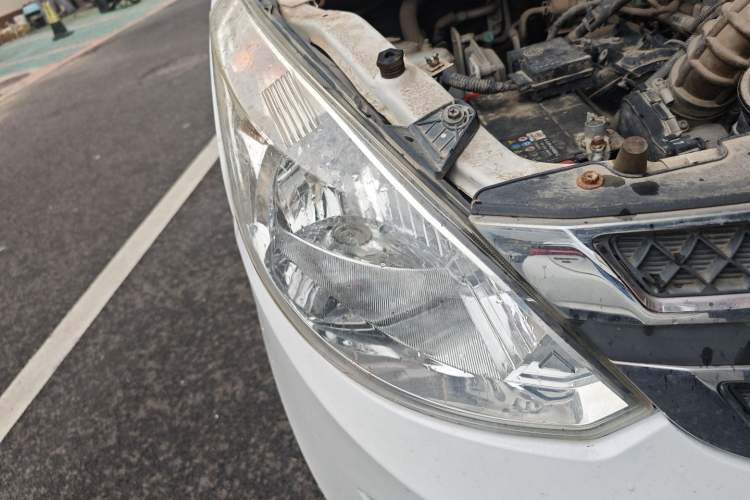 Used Wuling Rongguang V 2016 1.5L Standard Version Right Front Headlight