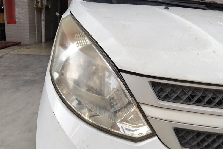 Used Wuling Rongguang V 2016 1.5L Practical Version Non-Power-Assisted Right Front Headlight