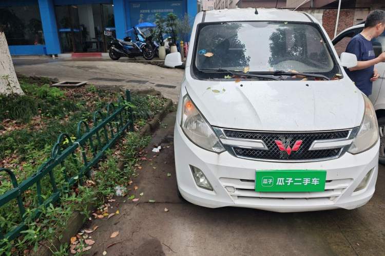 Used Wuling Rongguang V 2016 1.5L Practical Version Non-Power-Assisted Right Front Headlight