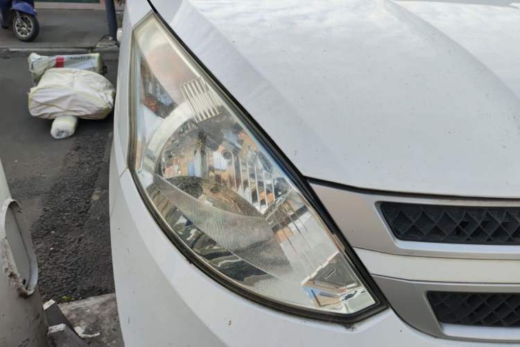 Used Wuling Rongguang V 2016 1.2L Practical Version Right Front Headlight