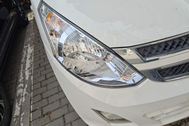 Used Wuling Rongguang V 2016 1.5L Standard Version Right Front Headlight