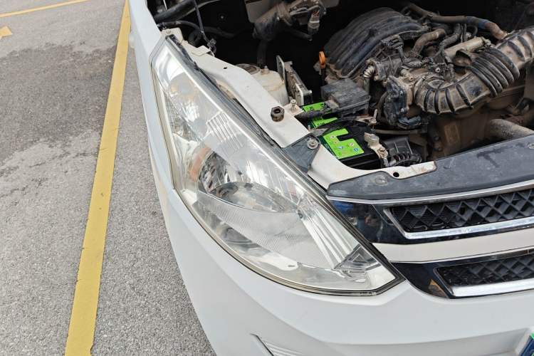 Used Wuling Rongguang V 2016 1.2L Practical Version Right Front Headlight