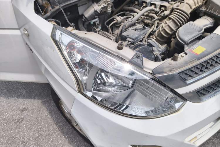 Used Wuling Rongguang V 2016 1.5L Standard Version Right Front Headlight