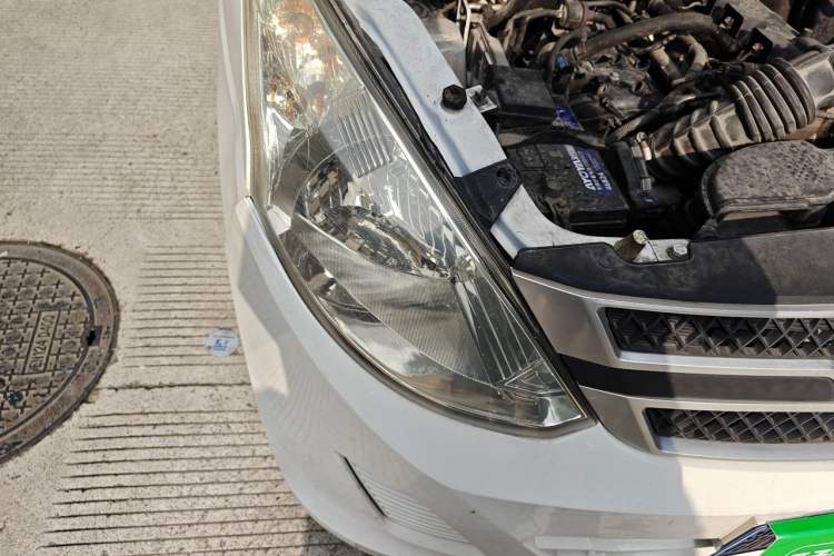 Used Wuling Rongguang V 2016 1.5L Practical Version Non-Power-Assisted Right Front Headlight