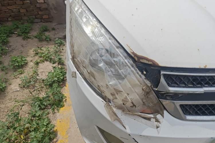 Used Wuling Rongguang V 2016 1.2L Practical Model Non-Power-Assisted Right Front Headlight
