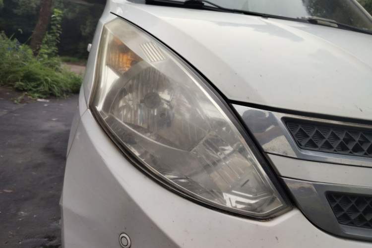 Used Wuling Rongguang V 2016 1.5L Standard Version Right Front Headlight