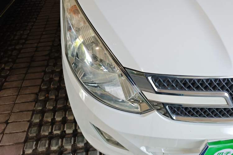Used Wuling Rongguang V 2016 1.5L Standard Version Right Front Headlight
