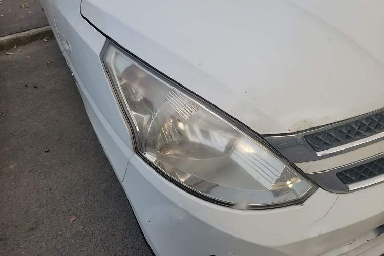 Used Wuling Rongguang V 2016 1.5L Standard Version Right Front Headlight