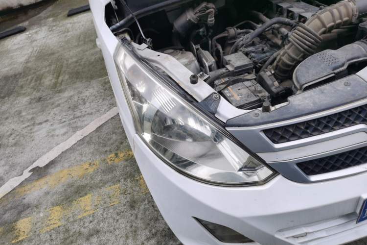 Used Wuling Rongguang V 2016 1.5L Standard Version Right Front Headlight