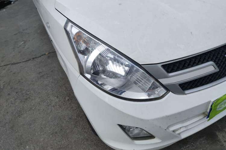 Used Wuling Rongguang V 2016 1.5L Practical Version Right Front Headlight