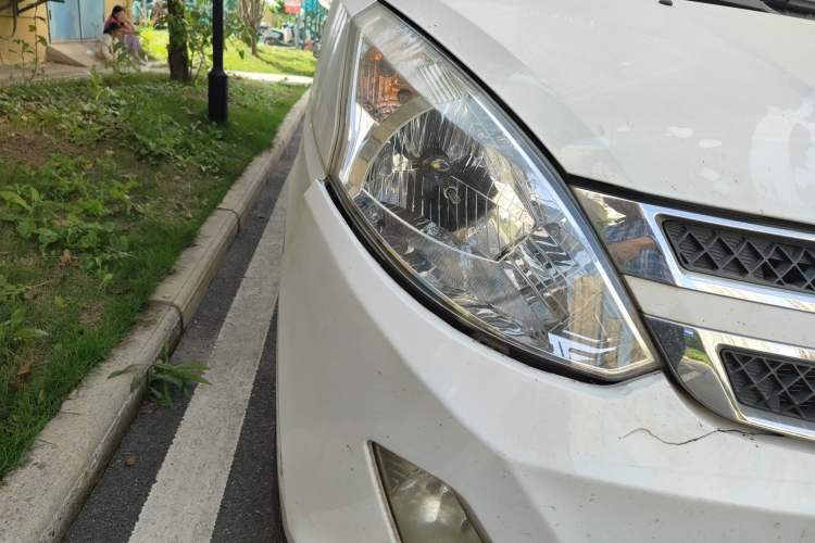 Used Wuling Rongguang V 2016 1.5L Standard Version Right Front Headlight