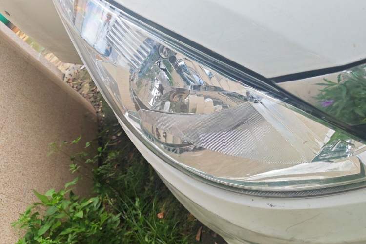 Used Wuling Rongguang V 2016 1.5L Standard Version Right Front Headlight