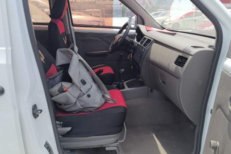 Used Wuling Rongguang V 2016 1.5L Practical Version Non-Power-Assisted Right Front Seat