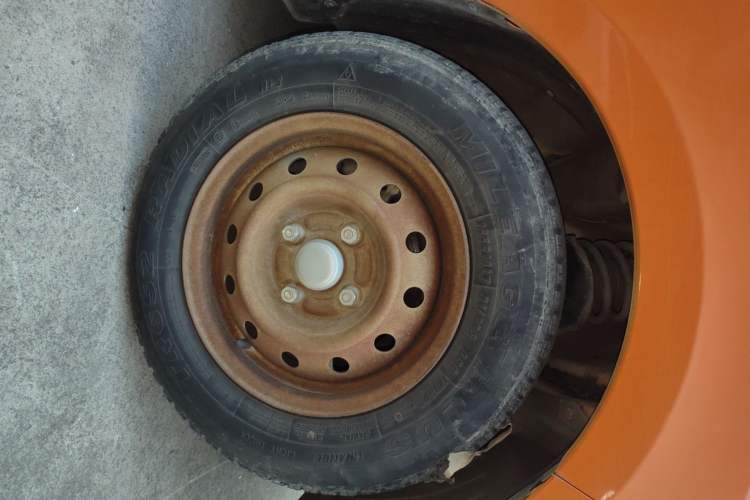 Used Wuling Rongguang V 2016 1.5L Practical Version Non-Power-Assisted Right Front Wheel Hub