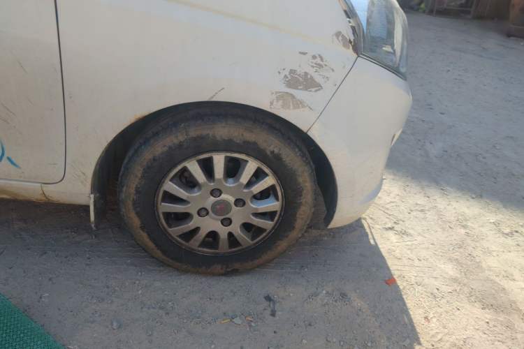 Used Wuling Rongguang V 2016 1.5L Standard Version Right Front Wheel Hub