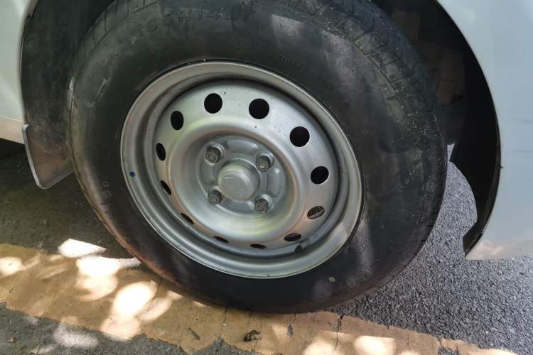 Used Wuling Rongguang V  Right Front Wheel Hub
