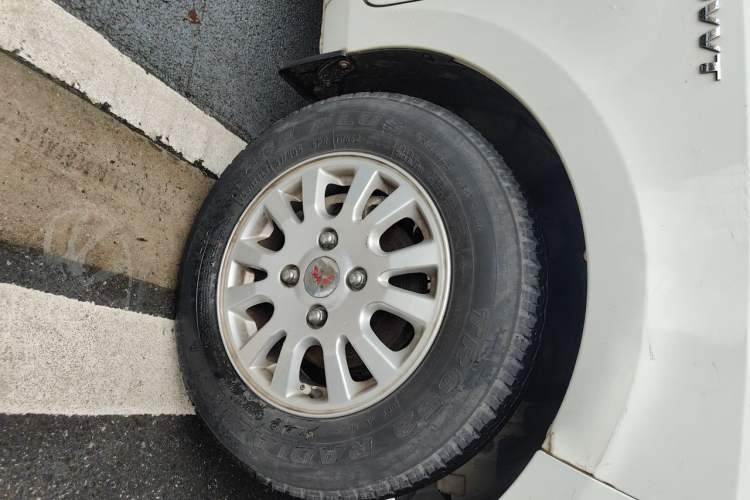 Used Wuling Rongguang V 2016 1.5L Standard Version Right Front Wheel Hub