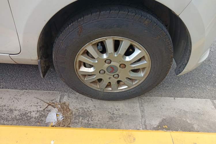 Used Wuling Rongguang V 2016 1.2L Standard Version Right Front Wheel Hub
