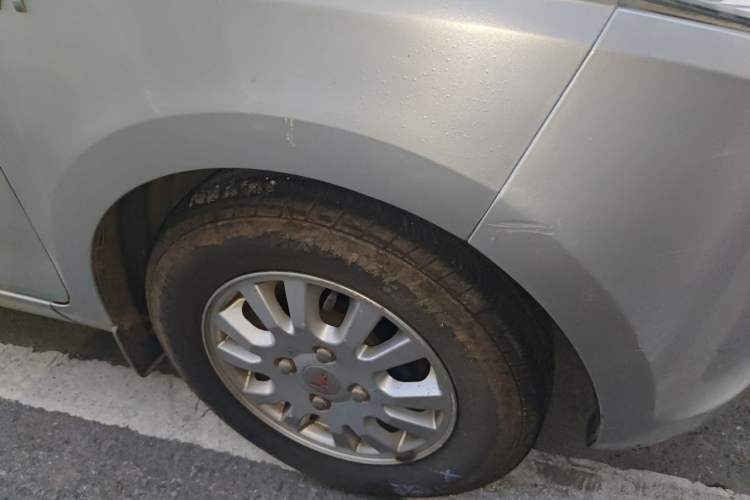 Used Wuling Rongguang V 2016 1.5L Standard Version Right Front Wheel Hub