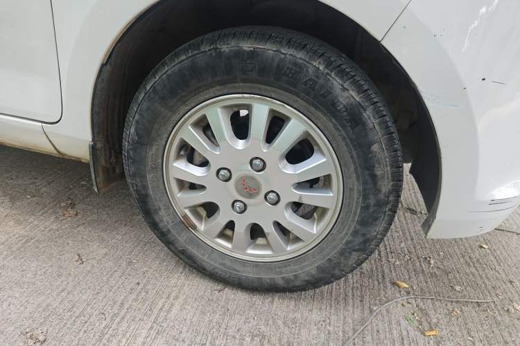 Used Wuling Rongguang V 2016 1.2L Standard Version Right Front Wheel Hub