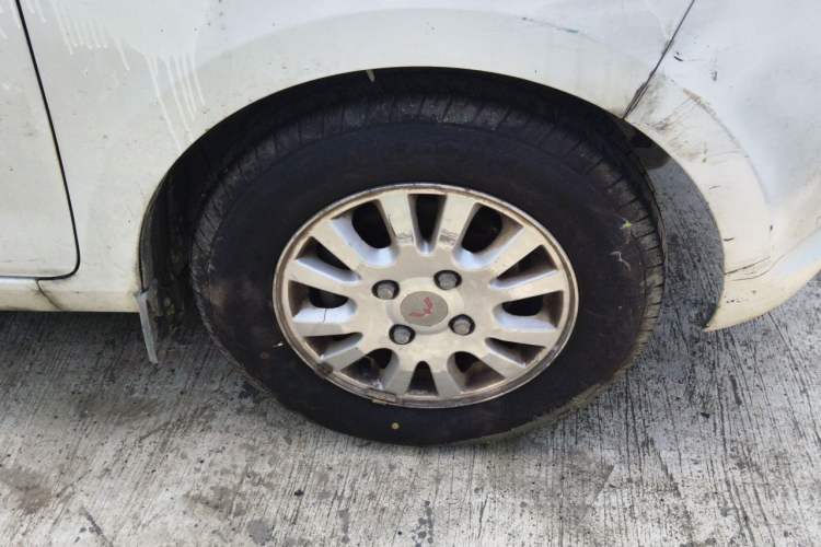 Used Wuling Rongguang V 2016 1.5L Standard Version Right Front Wheel Hub