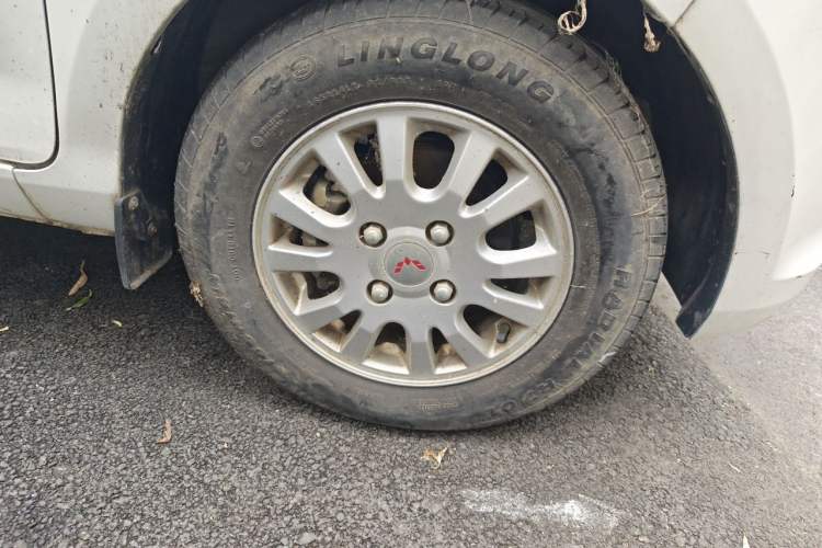 Used Wuling Rongguang V 2016 1.5L Standard Version Right Front Wheel Hub