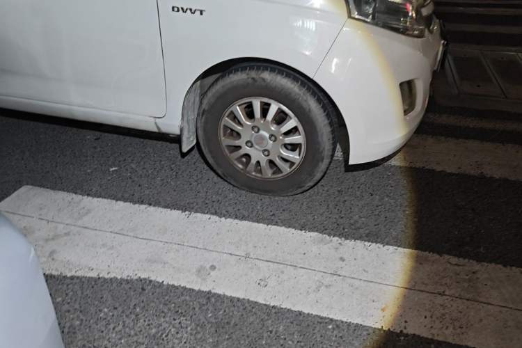 Used Wuling Rongguang V 2016 1.5L Standard Version Right Front Wheel Hub