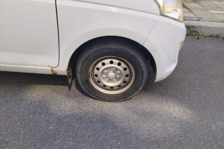 Used Wuling Rongguang V 2016 1.2L Practical Version Right Front Wheel Hub