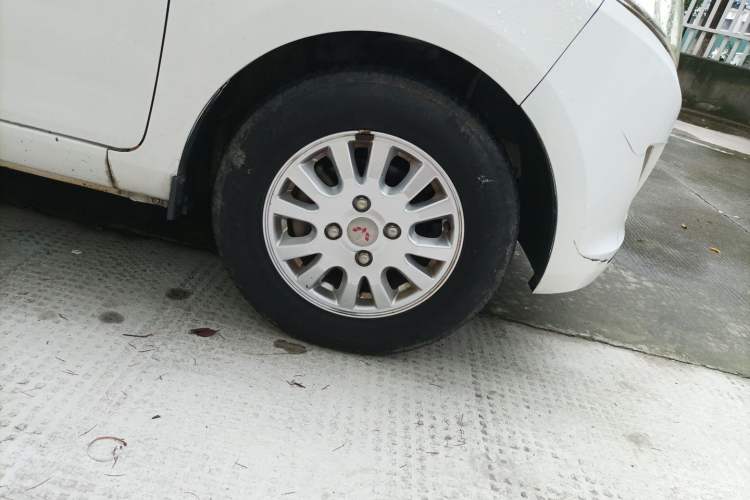 Used Wuling Rongguang V 2016 1.5L Standard Version Right Front Wheel Hub