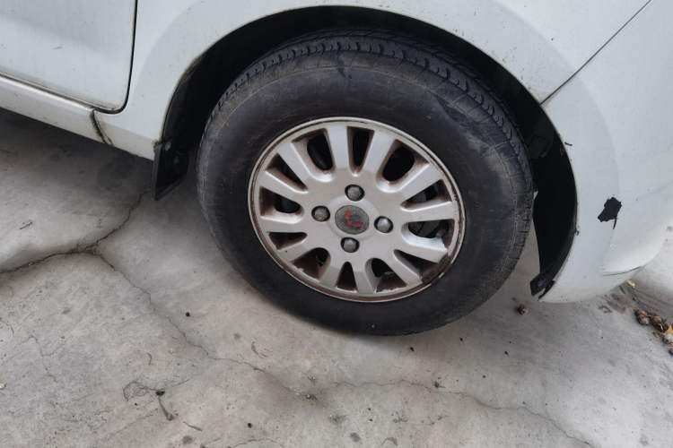Used Wuling Rongguang V 2016 1.5L Standard Version Right Front Wheel Hub