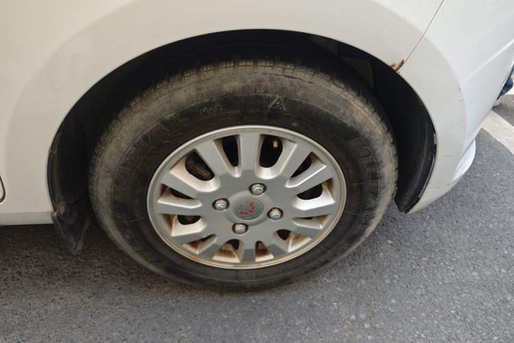 Used Wuling Rongguang V 2016 1.5L Standard Version Right Front Wheel Hub